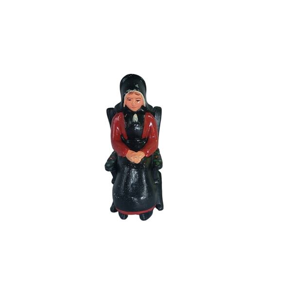 Vintage Disneyland Salt & Pepper Shakers Cast Iron Amish Woman in Rocking Chair - Picture 8 of 8